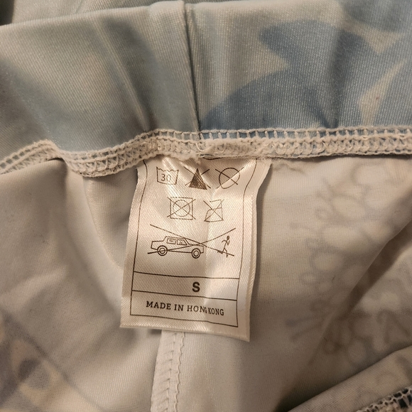 Stretchy blue butterfly and flower print pants - Picture 3 of 4